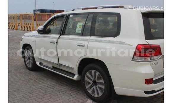 Buy Import Toyota Land Cruiser White Car in Import - Dubai in Adrar Buy Import Toyota Land Cruiser White Car in Import - Dubai in Adrar