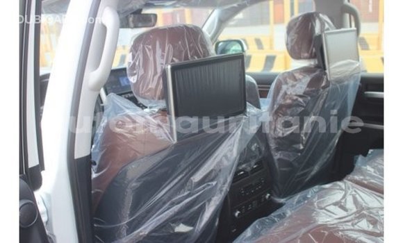 Buy Import Toyota Land Cruiser White Car in Import - Dubai in Adrar Buy Import Toyota Land Cruiser White Car in Import - Dubai in Adrar