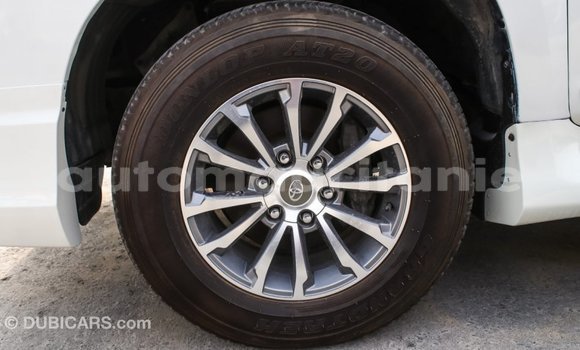 Acheter Import Voiture Toyota Prado Blanc à Import - Dubai, Adrar Acheter Import Voiture Toyota Prado Blanc à Import - Dubai, Adrar