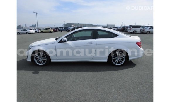 Acheter Import Voiture Mercedes-Benz 190 Blanc à Import - Dubai, Adrar Acheter Import Voiture Mercedes-Benz 190 Blanc à Import - Dubai, Adrar