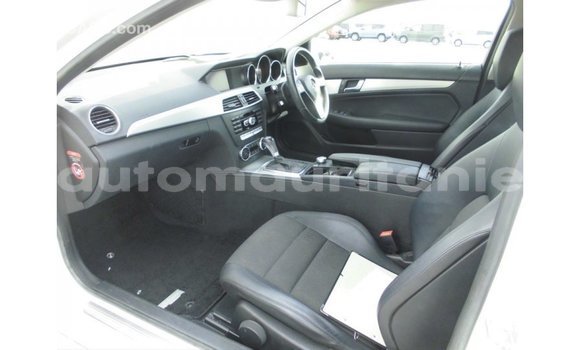 Acheter Import Voiture Mercedes-Benz 190 Blanc à Import - Dubai, Adrar Acheter Import Voiture Mercedes-Benz 190 Blanc à Import - Dubai, Adrar