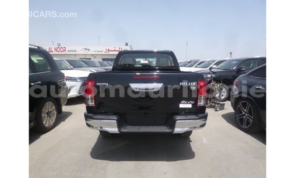 Acheter Import Voiture Toyota Hilux Noir à Import - Dubai, Adrar Acheter Import Voiture Toyota Hilux Noir à Import - Dubai, Adrar