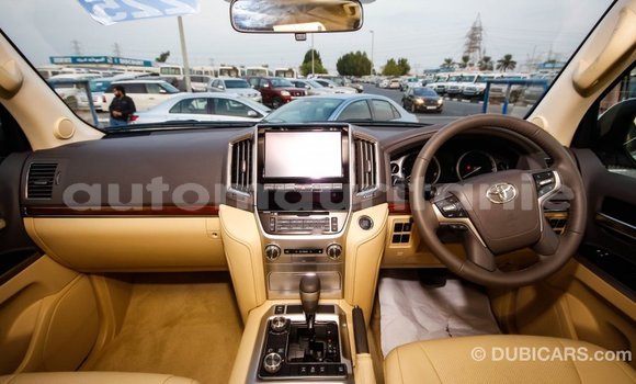 Acheter Import Voiture Toyota Land Cruiser Blanc à Import - Dubai, Adrar Acheter Import Voiture Toyota Land Cruiser Blanc à Import - Dubai, Adrar