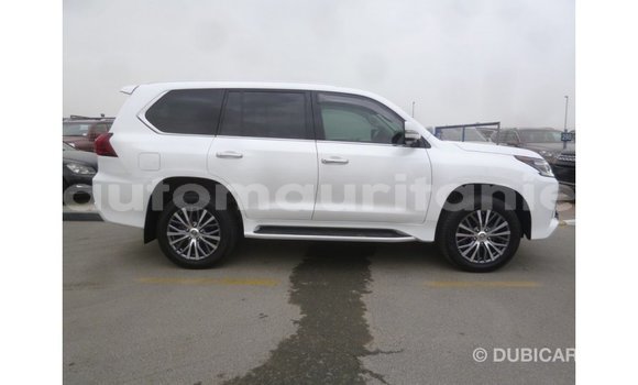 Acheter Import Voiture Lexus LX Blanc à Import - Dubai, Adrar Acheter Import Voiture Lexus LX Blanc à Import - Dubai, Adrar