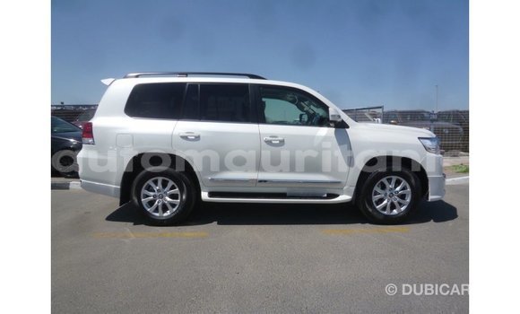 Acheter Import Voiture Toyota Land Cruiser Blanc à Import - Dubai, Adrar Acheter Import Voiture Toyota Land Cruiser Blanc à Import - Dubai, Adrar