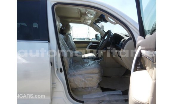 Acheter Import Voiture Toyota Land Cruiser Blanc à Import - Dubai, Adrar Acheter Import Voiture Toyota Land Cruiser Blanc à Import - Dubai, Adrar