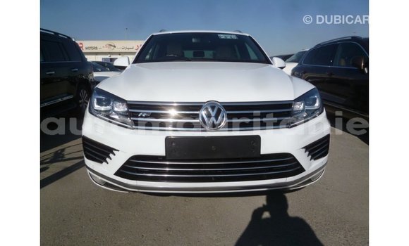 Acheter Import Voiture Volkswagen Touareg Blanc à Import - Dubai, Adrar Acheter Import Voiture Volkswagen Touareg Blanc à Import - Dubai, Adrar