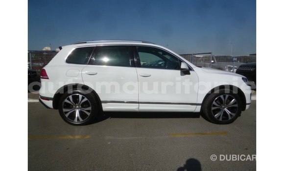 Acheter Import Voiture Volkswagen Touareg Blanc à Import - Dubai, Adrar Acheter Import Voiture Volkswagen Touareg Blanc à Import - Dubai, Adrar