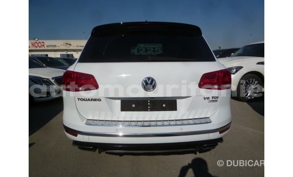 Acheter Import Voiture Volkswagen Touareg Blanc à Import - Dubai, Adrar Acheter Import Voiture Volkswagen Touareg Blanc à Import - Dubai, Adrar