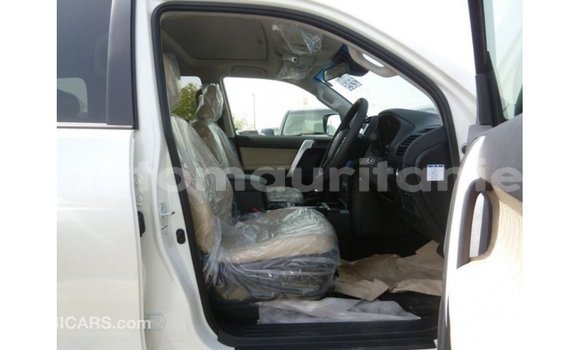 Acheter Import Voiture Toyota Prado Blanc à Import - Dubai, Adrar Acheter Import Voiture Toyota Prado Blanc à Import - Dubai, Adrar
