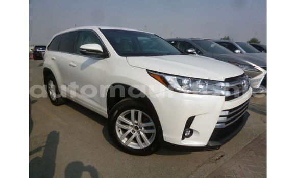 Acheter Import Voiture Toyota Kluger Blanc à Import - Dubai, Adrar Acheter Import Voiture Toyota Kluger Blanc à Import - Dubai, Adrar