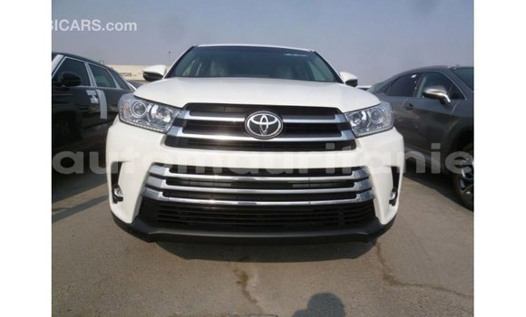 Acheter Import Voiture Toyota Kluger Blanc à Import - Dubai, Adrar Acheter Import Voiture Toyota Kluger Blanc à Import - Dubai, Adrar