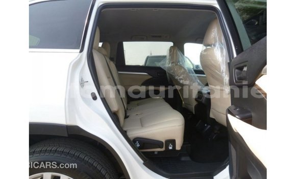 Acheter Import Voiture Toyota Kluger Blanc à Import - Dubai, Adrar Acheter Import Voiture Toyota Kluger Blanc à Import - Dubai, Adrar