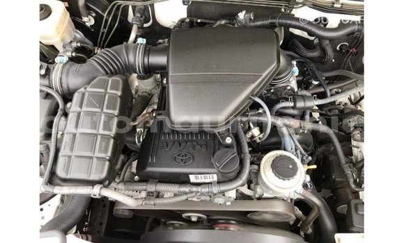 Acheter Import Voiture Toyota Prado Blanc à Import - Dubai, Adrar Acheter Import Voiture Toyota Prado Blanc à Import - Dubai, Adrar