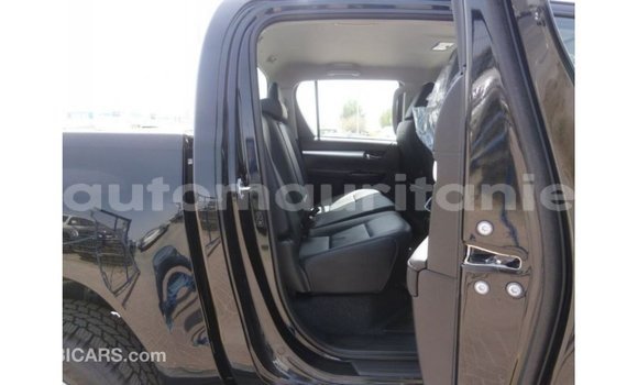 Acheter Import Voiture Toyota Hilux Noir à Import - Dubai, Adrar Acheter Import Voiture Toyota Hilux Noir à Import - Dubai, Adrar