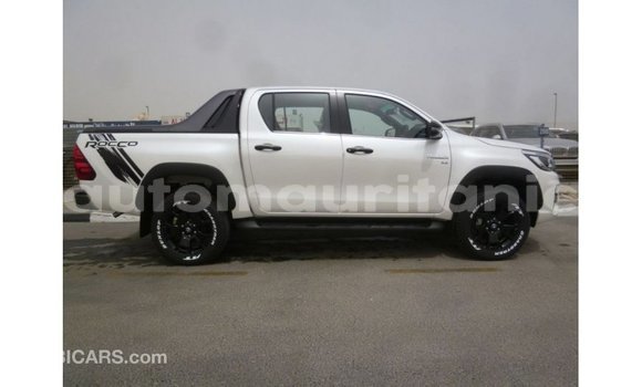 Acheter Import Voiture Toyota Hilux Blanc à Import - Dubai, Adrar Acheter Import Voiture Toyota Hilux Blanc à Import - Dubai, Adrar