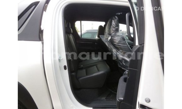 Acheter Import Voiture Toyota Hilux Blanc à Import - Dubai, Adrar Acheter Import Voiture Toyota Hilux Blanc à Import - Dubai, Adrar