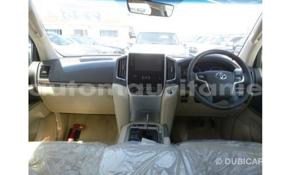 Acheter Import Voiture Toyota Land Cruiser Blanc à Import - Dubai, Adrar Acheter Import Voiture Toyota Land Cruiser Blanc à Import - Dubai, Adrar
