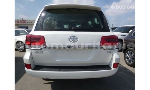 Acheter Import Voiture Toyota Land Cruiser Blanc à Import - Dubai, Adrar Acheter Import Voiture Toyota Land Cruiser Blanc à Import - Dubai, Adrar