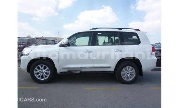 Acheter Import Voiture Toyota Land Cruiser Blanc à Import - Dubai, Adrar Acheter Import Voiture Toyota Land Cruiser Blanc à Import - Dubai, Adrar
