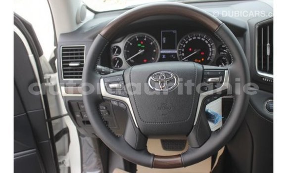 Buy Import Toyota Land Cruiser White Car in Import - Dubai in Adrar Buy Import Toyota Land Cruiser White Car in Import - Dubai in Adrar