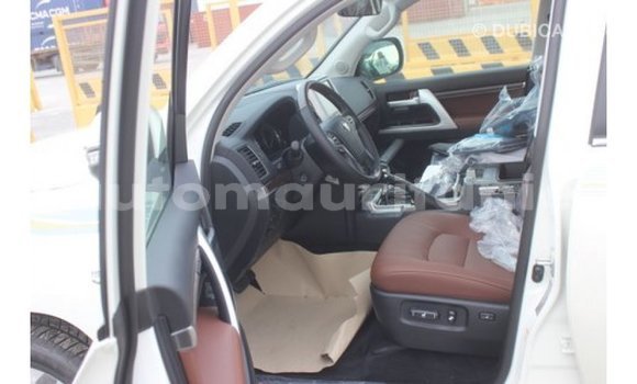 Buy Import Toyota Land Cruiser White Car in Import - Dubai in Adrar Buy Import Toyota Land Cruiser White Car in Import - Dubai in Adrar