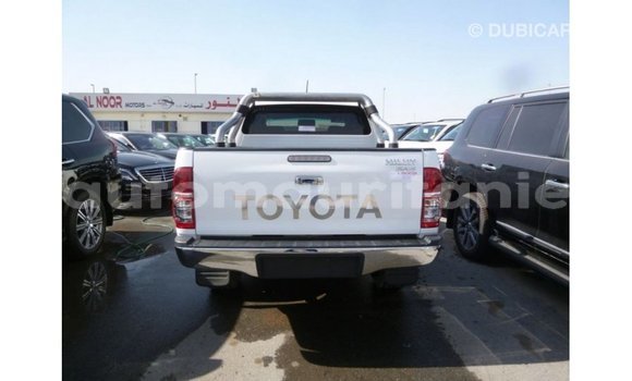 Acheter Import Voiture Toyota Hilux Blanc à Import - Dubai, Adrar Acheter Import Voiture Toyota Hilux Blanc à Import - Dubai, Adrar