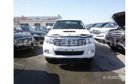 Acheter Import Voiture Toyota Hilux Blanc à Import - Dubai, Adrar Acheter Import Voiture Toyota Hilux Blanc à Import - Dubai, Adrar