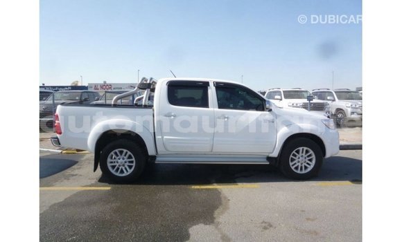 Acheter Import Voiture Toyota Hilux Blanc à Import - Dubai, Adrar Acheter Import Voiture Toyota Hilux Blanc à Import - Dubai, Adrar