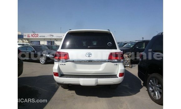 Acheter Import Voiture Toyota Land Cruiser Blanc à Import - Dubai, Adrar Acheter Import Voiture Toyota Land Cruiser Blanc à Import - Dubai, Adrar