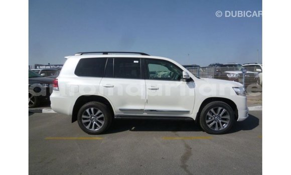 Acheter Import Voiture Toyota Land Cruiser Blanc à Import - Dubai, Adrar Acheter Import Voiture Toyota Land Cruiser Blanc à Import - Dubai, Adrar