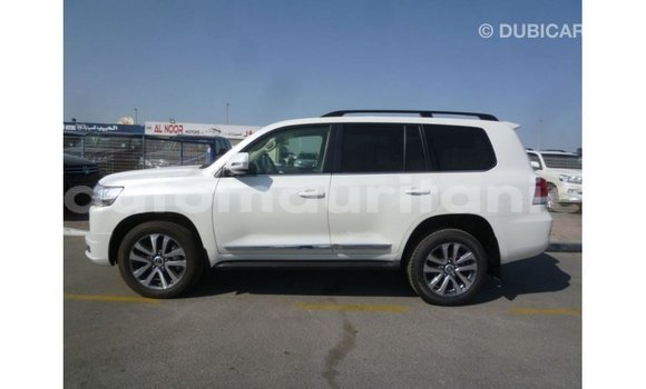 Acheter Import Voiture Toyota Land Cruiser Blanc à Import - Dubai, Adrar Acheter Import Voiture Toyota Land Cruiser Blanc à Import - Dubai, Adrar
