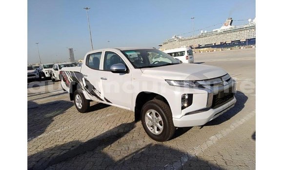 Buy Import Mitsubishi L200 White Car in Import - Dubai in Adrar Buy Import Mitsubishi L200 White Car in Import - Dubai in Adrar