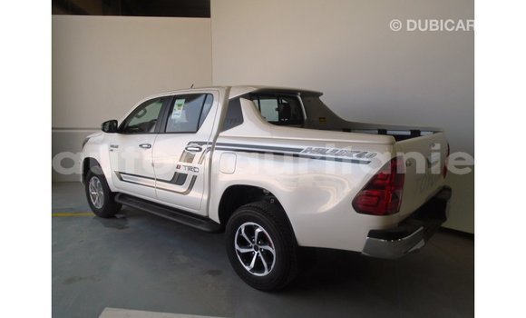 Buy Import Toyota Hilux White Car in Import - Dubai in Adrar Buy Import Toyota Hilux White Car in Import - Dubai in Adrar