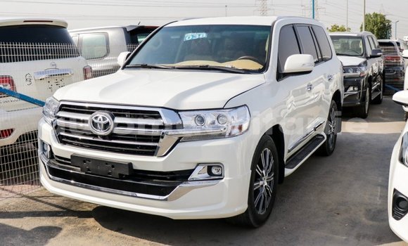 Acheter Import Voiture Toyota Land Cruiser Blanc à Import - Dubai, Adrar Acheter Import Voiture Toyota Land Cruiser Blanc à Import - Dubai, Adrar