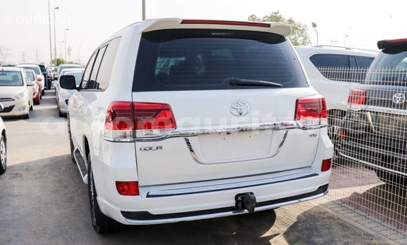 Acheter Import Voiture Toyota Land Cruiser Blanc à Import - Dubai, Adrar Acheter Import Voiture Toyota Land Cruiser Blanc à Import - Dubai, Adrar