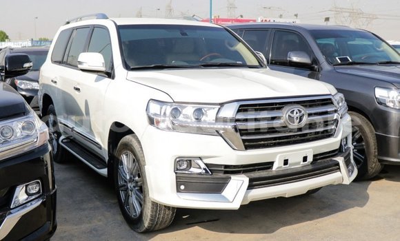 Acheter Import Voiture Toyota Land Cruiser Blanc à Import - Dubai, Adrar Acheter Import Voiture Toyota Land Cruiser Blanc à Import - Dubai, Adrar
