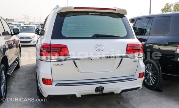Acheter Import Voiture Toyota Land Cruiser Blanc à Import - Dubai, Adrar Acheter Import Voiture Toyota Land Cruiser Blanc à Import - Dubai, Adrar
