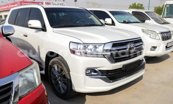 Acheter Import Voiture Toyota Land Cruiser Blanc à Import - Dubai, Adrar Acheter Import Voiture Toyota Land Cruiser Blanc à Import - Dubai, Adrar