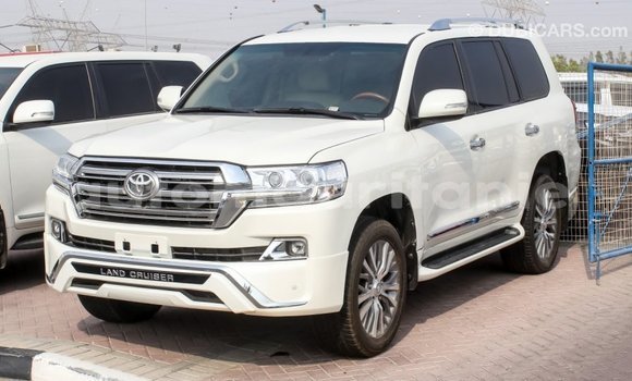 Acheter Import Voiture Toyota Land Cruiser Blanc à Import - Dubai, Adrar Acheter Import Voiture Toyota Land Cruiser Blanc à Import - Dubai, Adrar