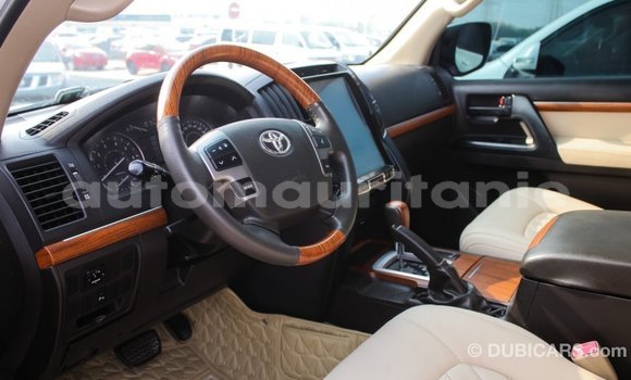 Acheter Import Voiture Toyota Land Cruiser Blanc à Import - Dubai, Adrar Acheter Import Voiture Toyota Land Cruiser Blanc à Import - Dubai, Adrar