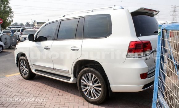 Acheter Import Voiture Toyota Land Cruiser Blanc à Import - Dubai, Adrar Acheter Import Voiture Toyota Land Cruiser Blanc à Import - Dubai, Adrar