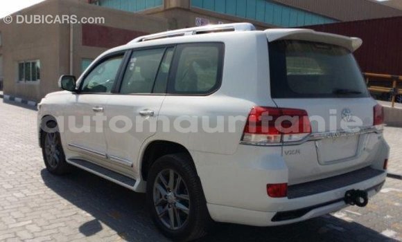 Buy Import Toyota Land Cruiser White Car in Import - Dubai in Adrar Buy Import Toyota Land Cruiser White Car in Import - Dubai in Adrar