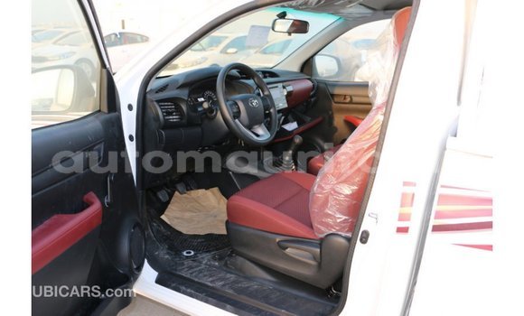 Buy Import Toyota Hilux White Car in Import - Dubai in Adrar Buy Import Toyota Hilux White Car in Import - Dubai in Adrar