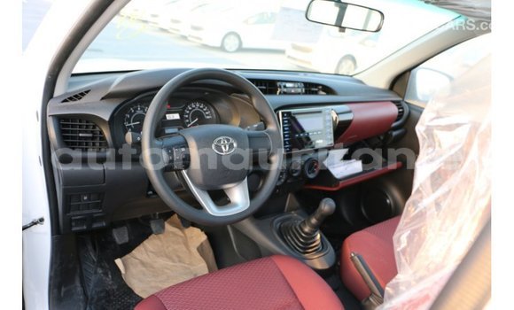 Buy Import Toyota Hilux White Car in Import - Dubai in Adrar Buy Import Toyota Hilux White Car in Import - Dubai in Adrar