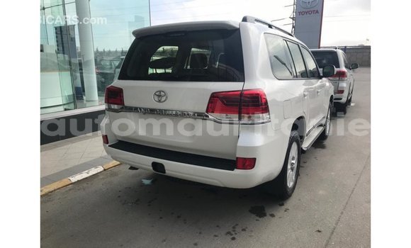Buy Import Toyota Land Cruiser White Car in Import - Dubai in Adrar Buy Import Toyota Land Cruiser White Car in Import - Dubai in Adrar