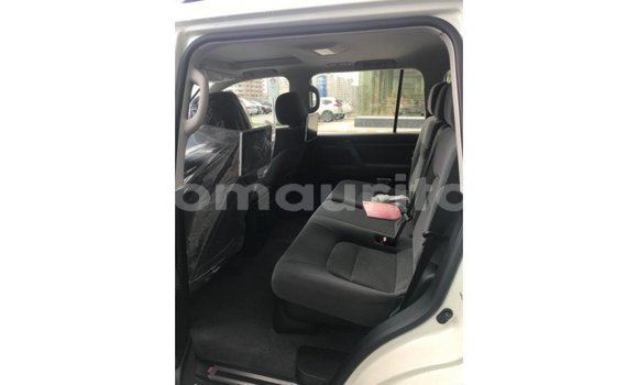 Buy Import Toyota Land Cruiser White Car in Import - Dubai in Adrar Buy Import Toyota Land Cruiser White Car in Import - Dubai in Adrar