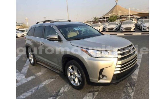 Acheter Import Voiture Toyota Highlander Beige à Import - Dubai, Adrar Acheter Import Voiture Toyota Highlander Beige à Import - Dubai, Adrar