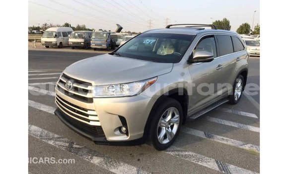 Acheter Import Voiture Toyota Highlander Beige à Import - Dubai, Adrar Acheter Import Voiture Toyota Highlander Beige à Import - Dubai, Adrar