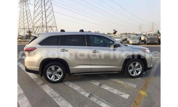 Acheter Import Voiture Toyota Highlander Beige à Import - Dubai, Adrar Acheter Import Voiture Toyota Highlander Beige à Import - Dubai, Adrar